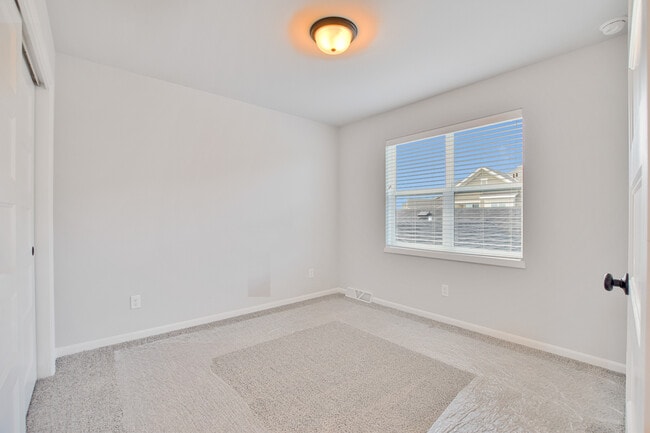 Building Photo - 671 Hillcrest Dr