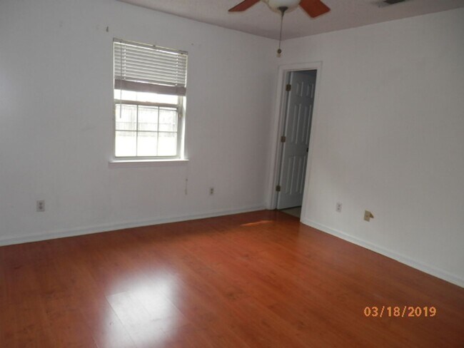Building Photo - 1616 Seneca Ln