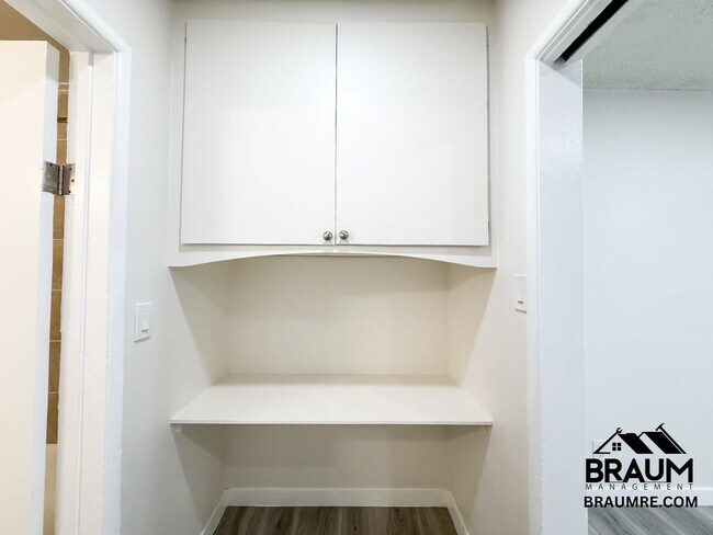 Building Photo - 15546 Vanowen St