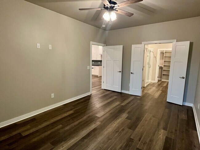 Building Photo - Beautiful 2 Bed 2 Bath!