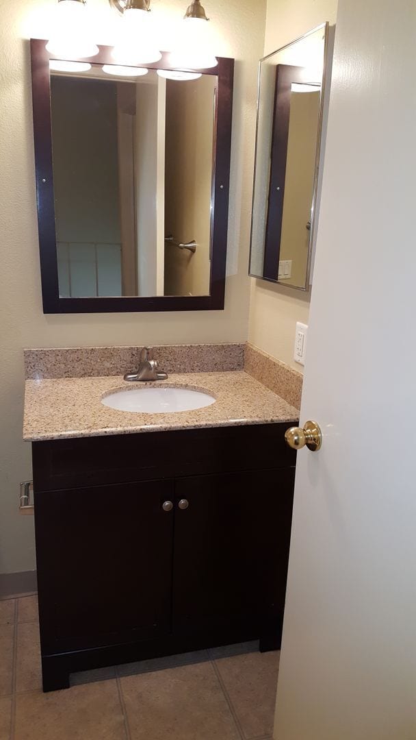 Building Photo - Condo close to Cameron YMCA & Town Square ...