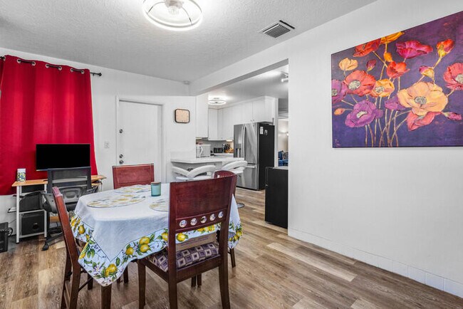 Building Photo - 4780 NE 8th Terrace