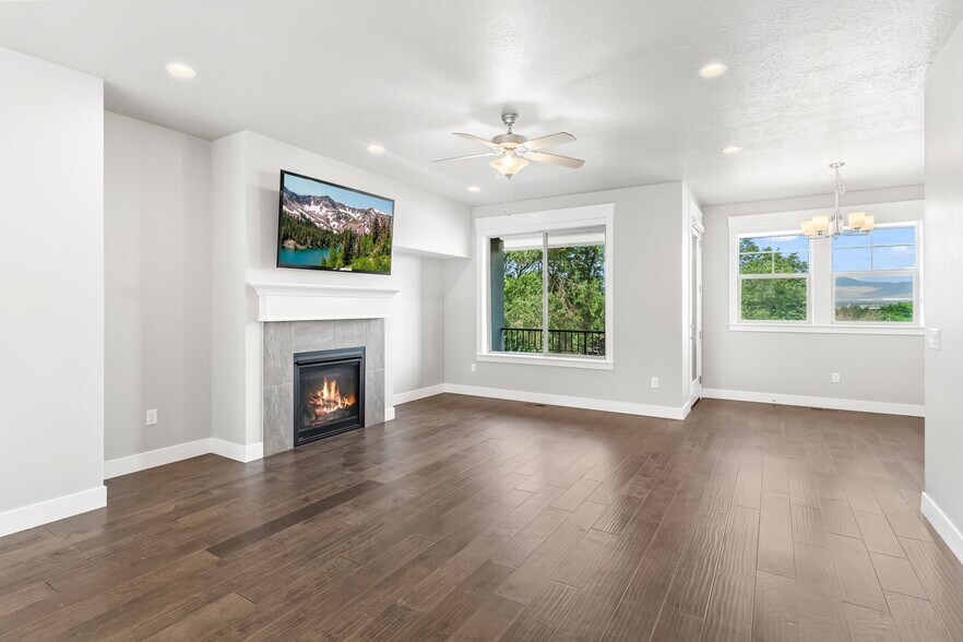 Building Photo - 10374 S Sage Canal Way