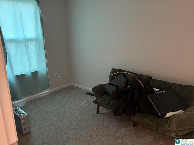 Building Photo - 2525 Barnes Ln