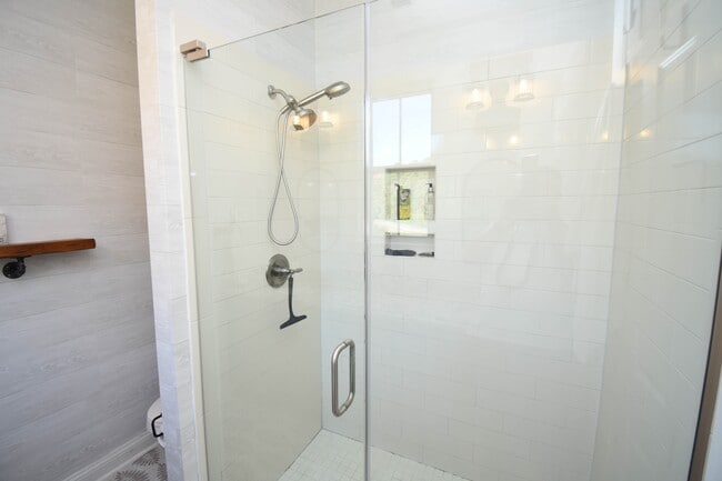 Building Photo - 846 Rosa Cir