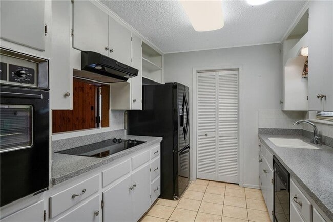 Building Photo - 813 Guadalupe St