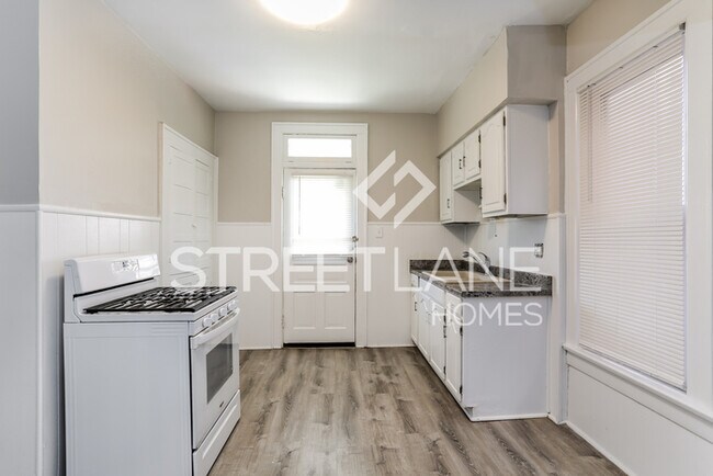 Building Photo - Charming 3 Bedroom in Columbus!