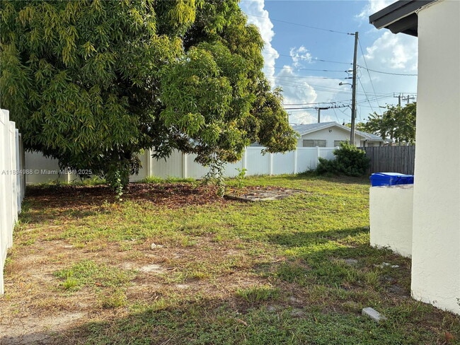 Building Photo - 550 NW 15th Ct