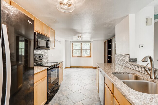 Updated kitchen - 11610 E Cornell Cir