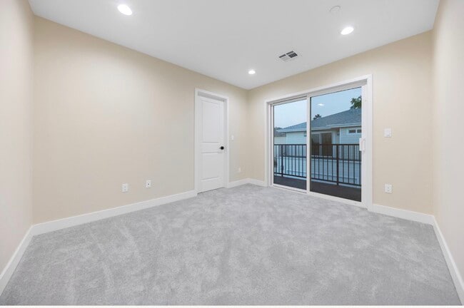 Building Photo - 648 W Grand Ave