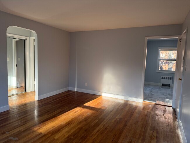 Building Photo - 353 S Center St