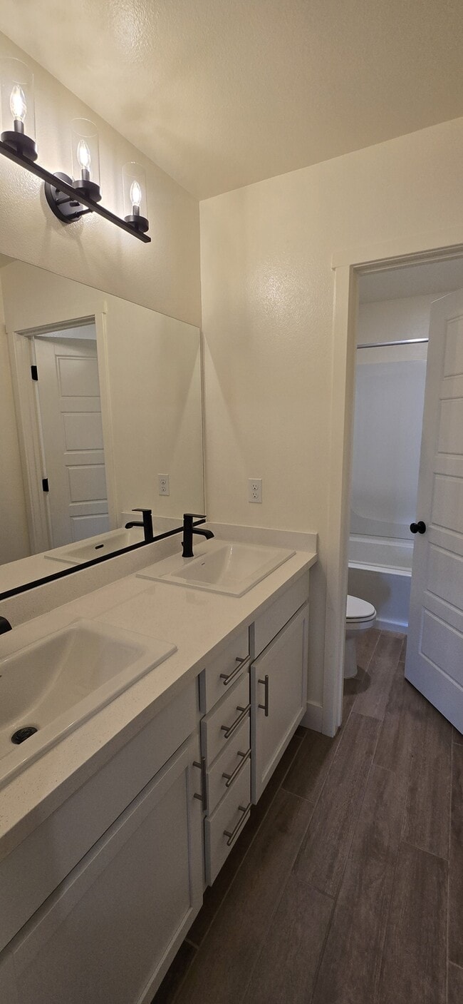 Building Photo - Atwater 5 Bedroom 3.5 Bathroom Home