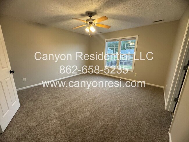Building Photo - Spacious 3-Bedroom Home for Rent in Raeford