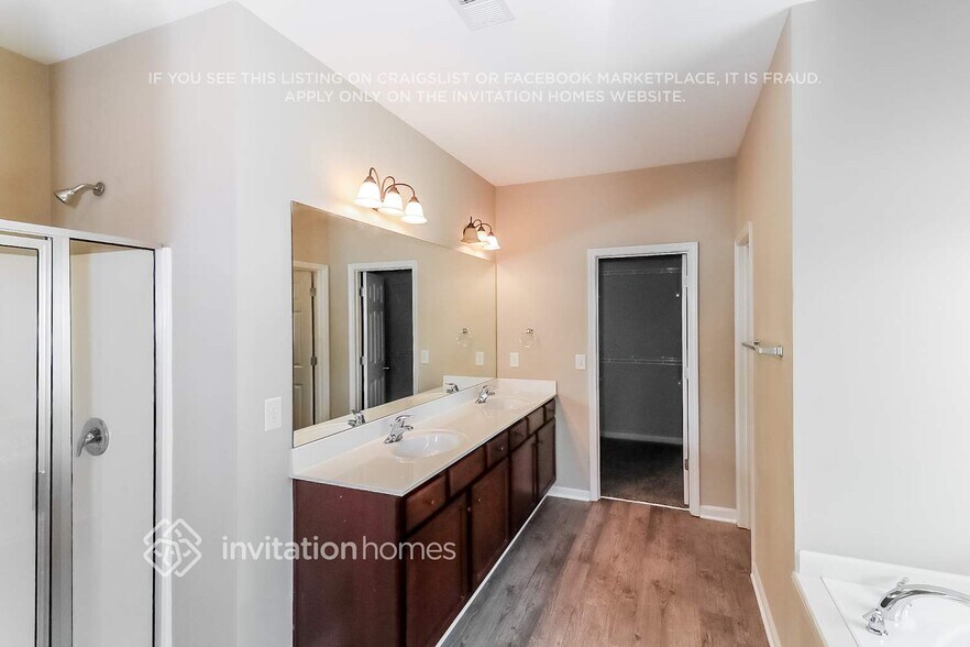 Building Photo - 2055 Hydrangea Ln