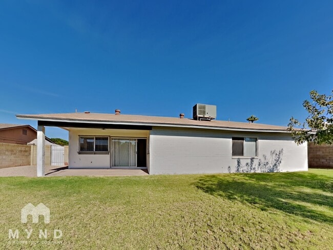 Building Photo - 725 W Utopia Rd