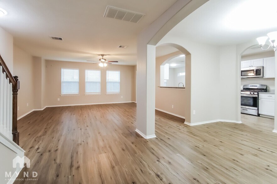 Building Photo - 1530 Daffodil Rd