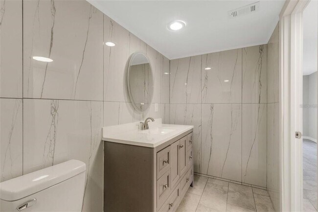 Building Photo - 2319 Beneva Terrace