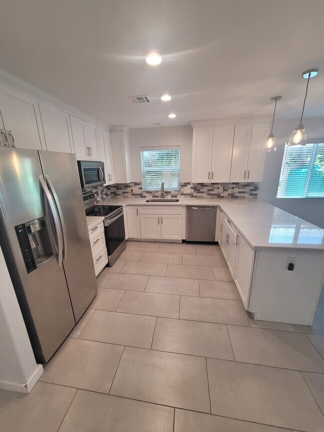 Building Photo - Gorgeous 3/2 in the foothills for rent!