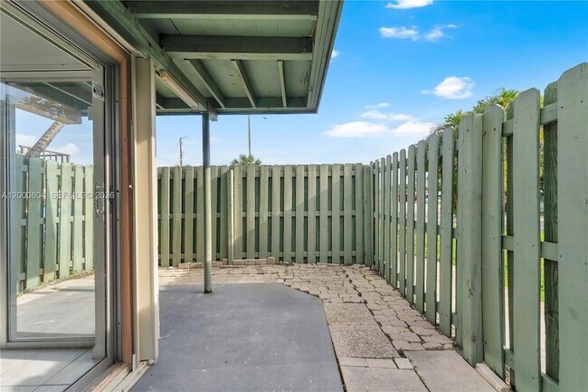 Building Photo - 1799 Fairview Villas Dr