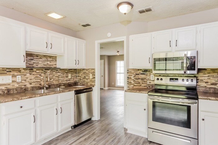 Building Photo - 1024 Countryside Ln