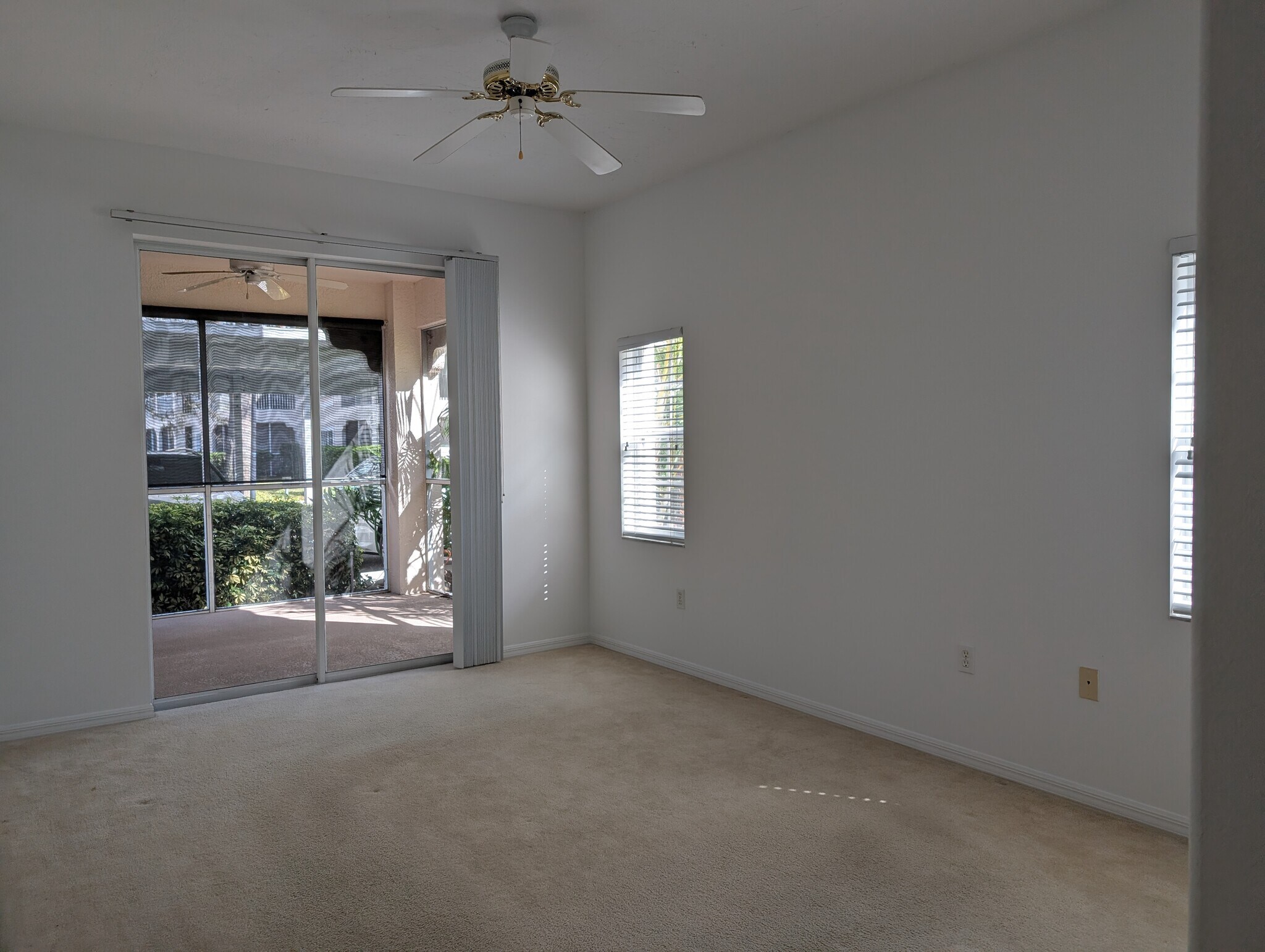 Building Photo - 4202 Central Sarasota Pky