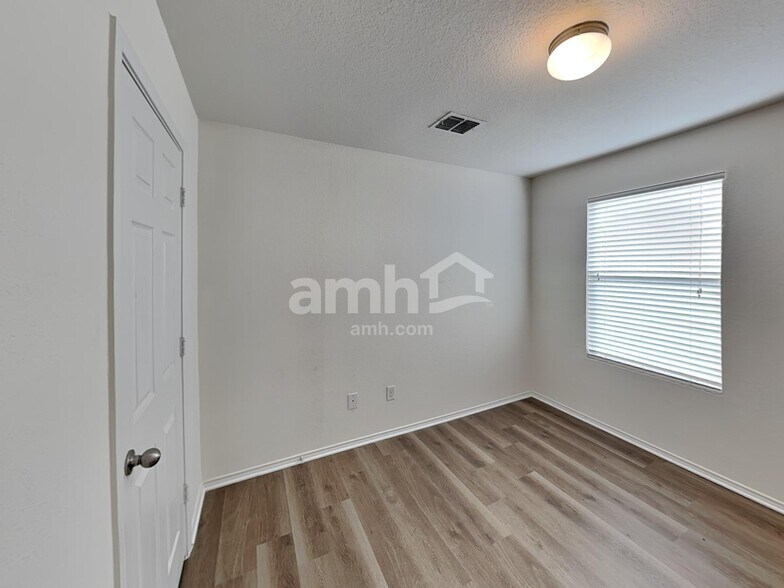 Building Photo - 12111 Amber Vis
