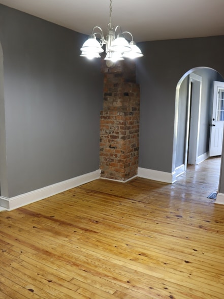 Building Photo - 4113 W Sugar Creek Rd