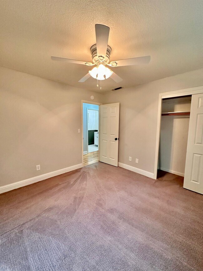 Building Photo - 148 Castlemont Dr