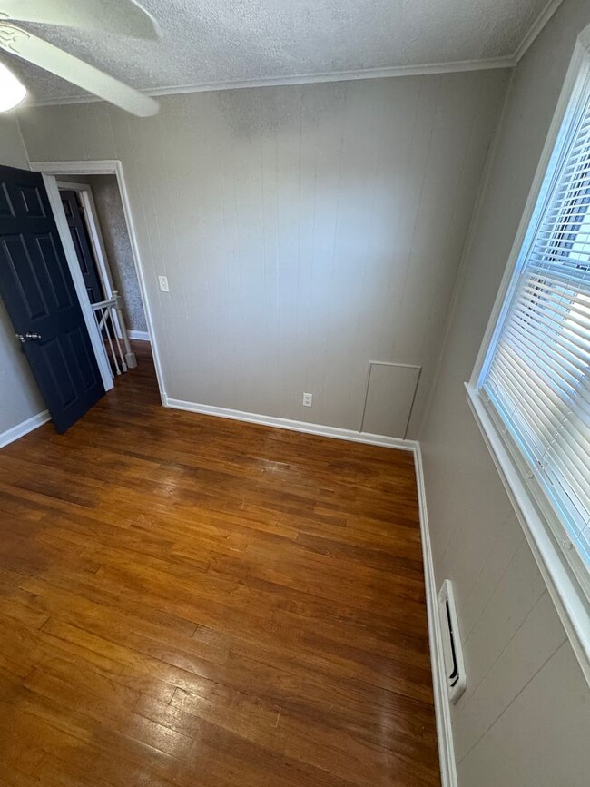 Building Photo - Super Fresh 3BR Townhome on Searles Rd for...