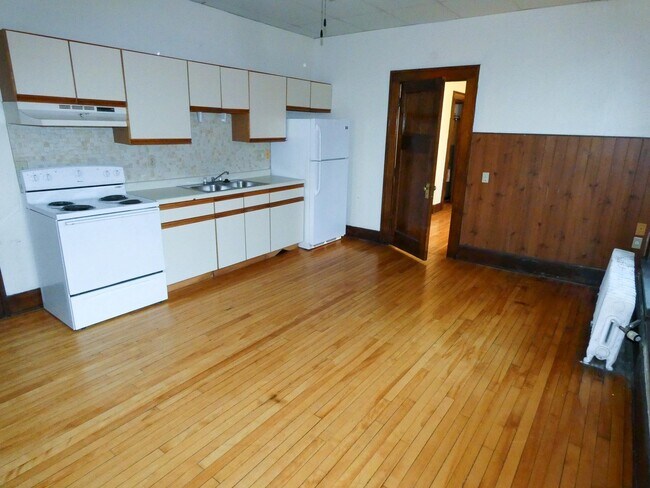 Building Photo - 15 E Main St