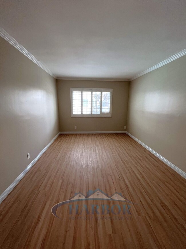 Building Photo - Beachside Charm – 2 Bed, 2 Bath.