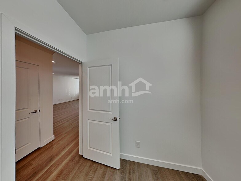 Building Photo - 9720 N Rancho Lozano