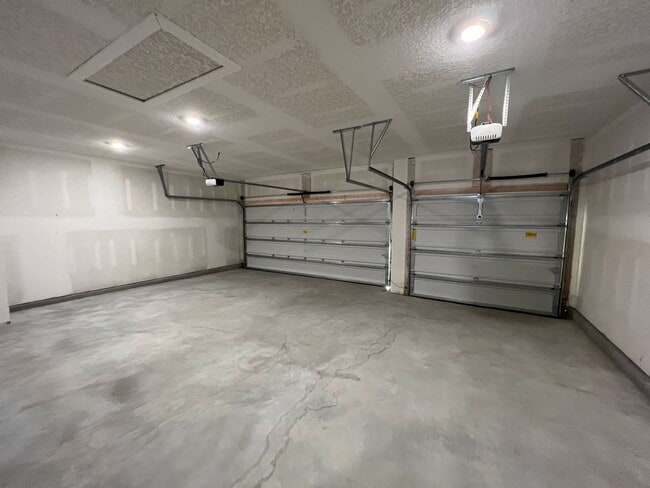 Building Photo - Gulf Breeze - Roman Oaks - 4 Bedroom, 3 Ba...