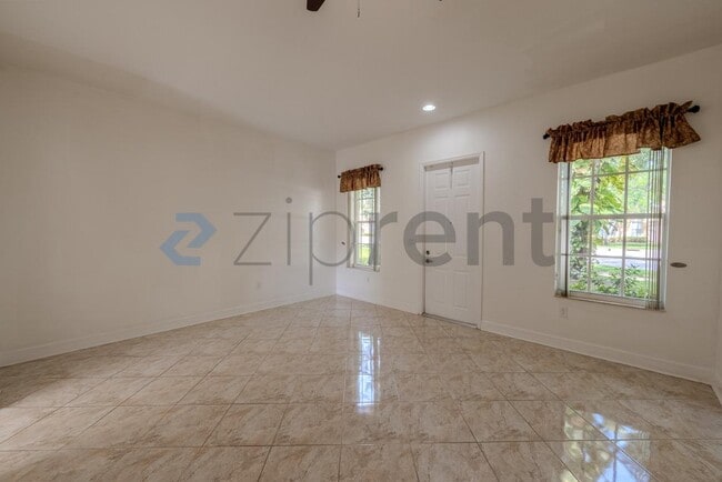 Building Photo - 708 SW 147th Ave