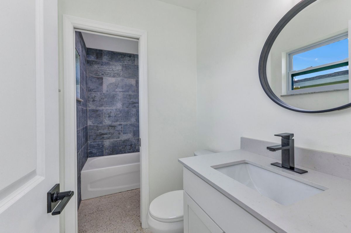 Building Photo - 1611 Sheehan Blvd