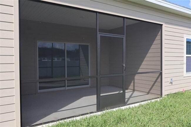 Building Photo - 3260 NE 40th Ln