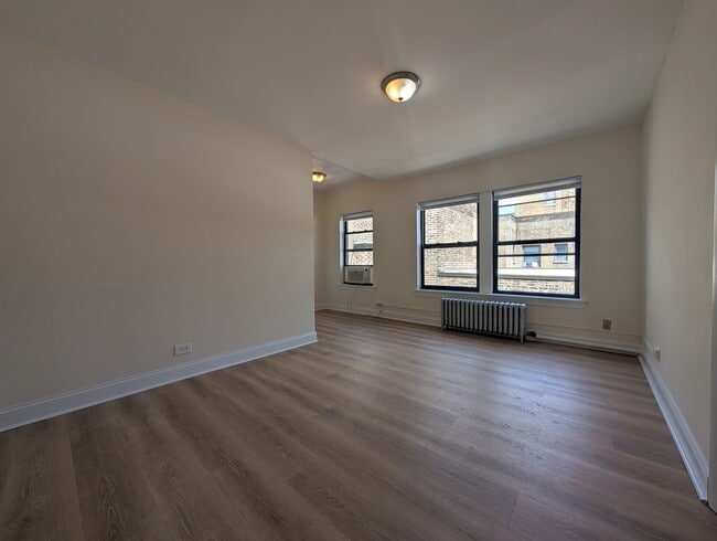 Building Photo - 5417 N Kenmore Ave