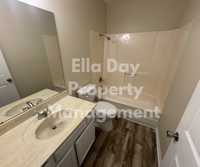 Building Photo - 8605 W 15th St N