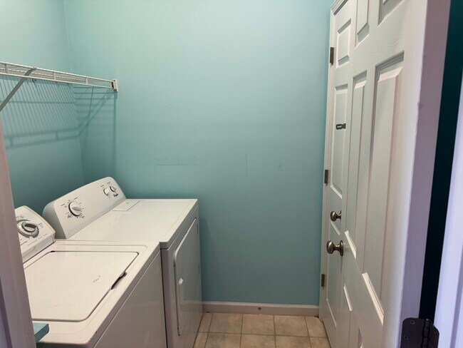 Building Photo - 806 Galloway Dr