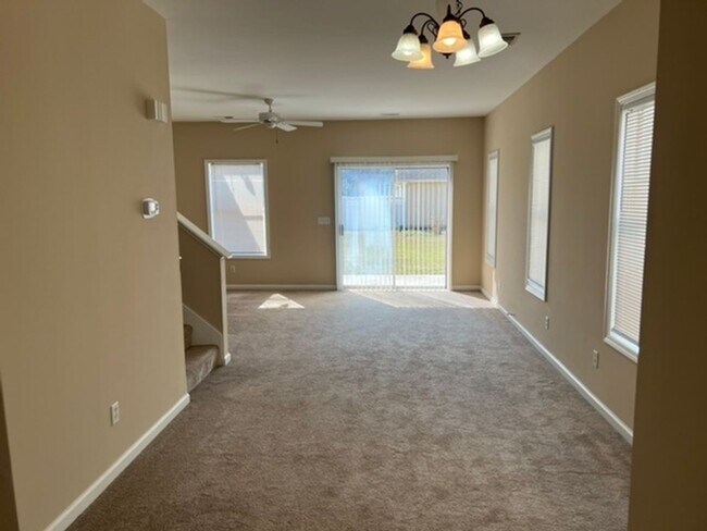 Building Photo - Newly Updated Townhome in Olde Town Village, Bluffton