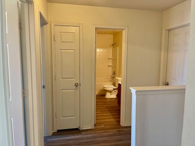 Building Photo - Newer 2 Story Home in Burleson with Commun...