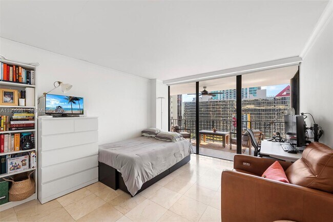 Building Photo - 1915 Brickell Ave