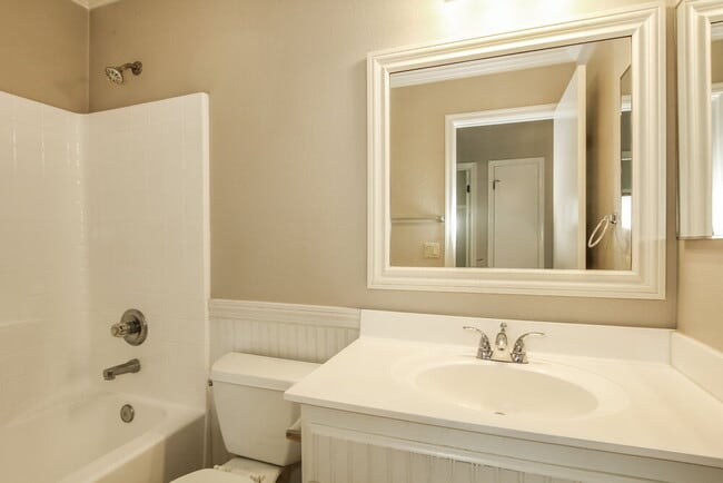 Building Photo - 11244 W Ruth Ave