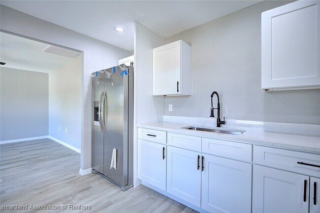 Building Photo - 293 Lincoln Rd NE