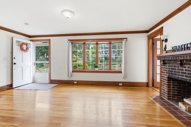 Building Photo - 131 Highland Ave