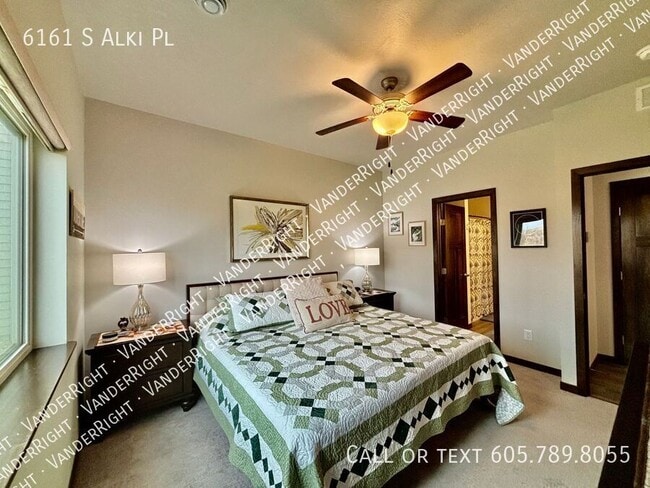 Building Photo - 6161 S Alki Pl