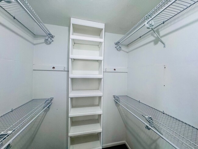 Building Photo - Spacious 4-bedroom, 2.5-bath home in Virginia Beach