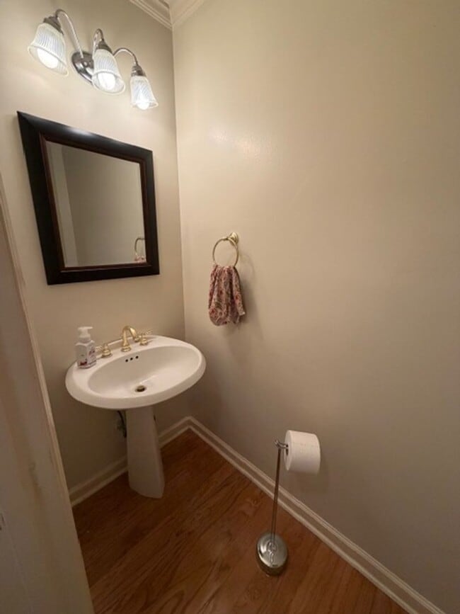 Building Photo - Elon