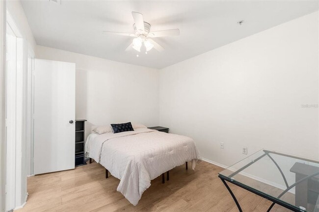 Building Photo - 4000 SW 23rd St