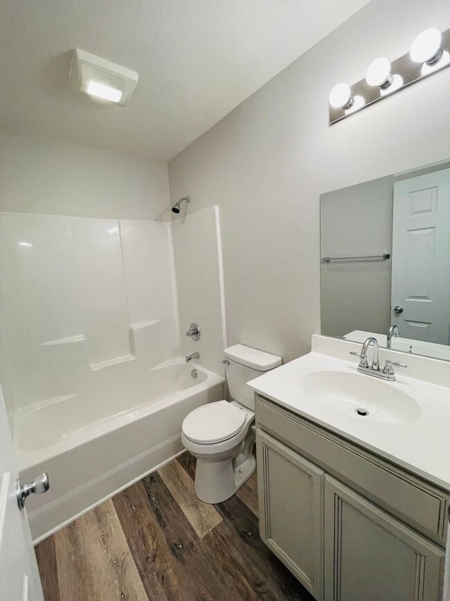 Building Photo - Like New Townhouse for Rent